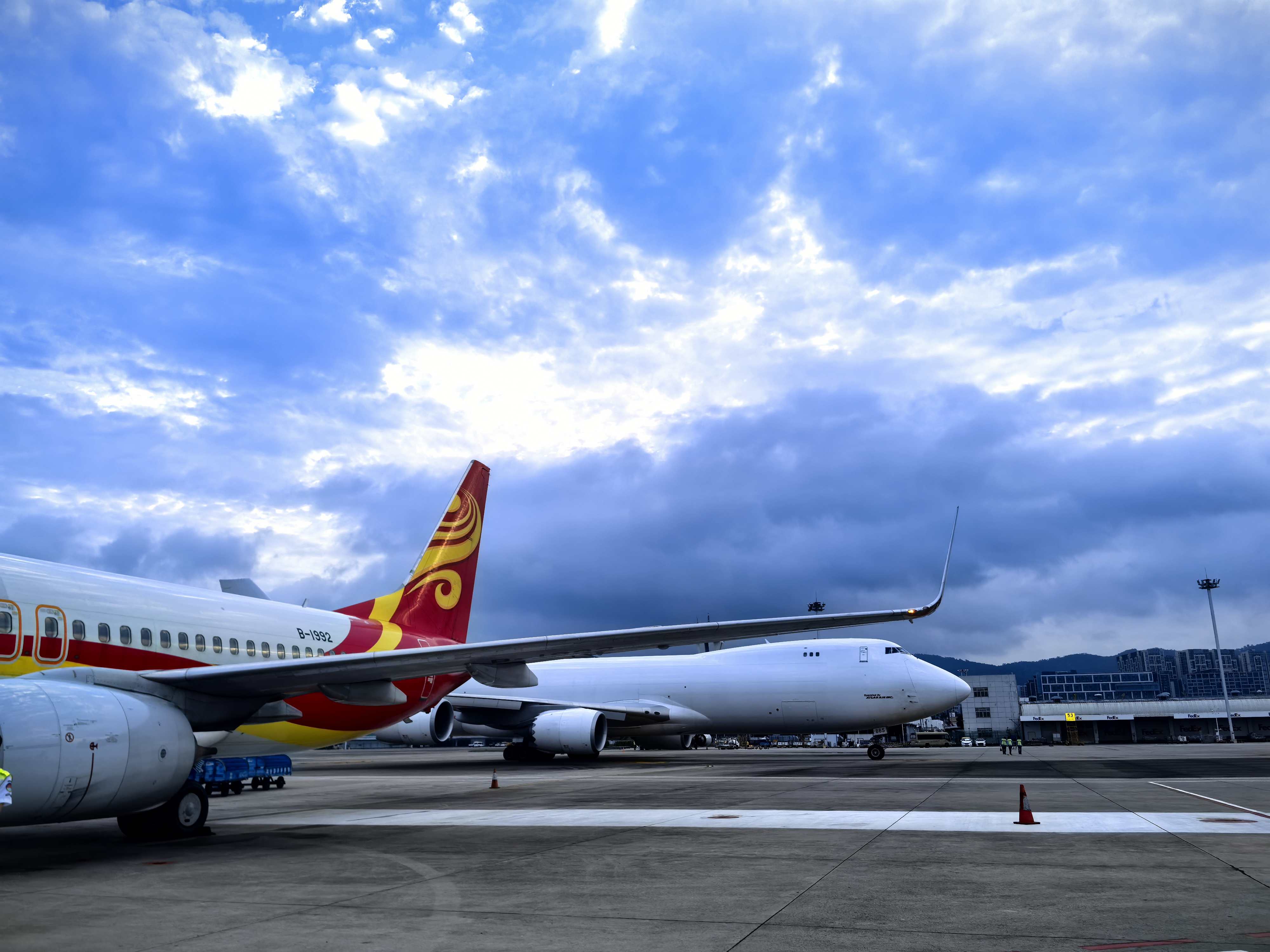 The optimal global air freight price per kg from airport of Hong Kong to Grenada