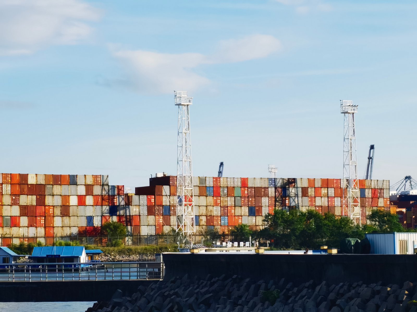 2025 current FCL freight price list from China to Portugal